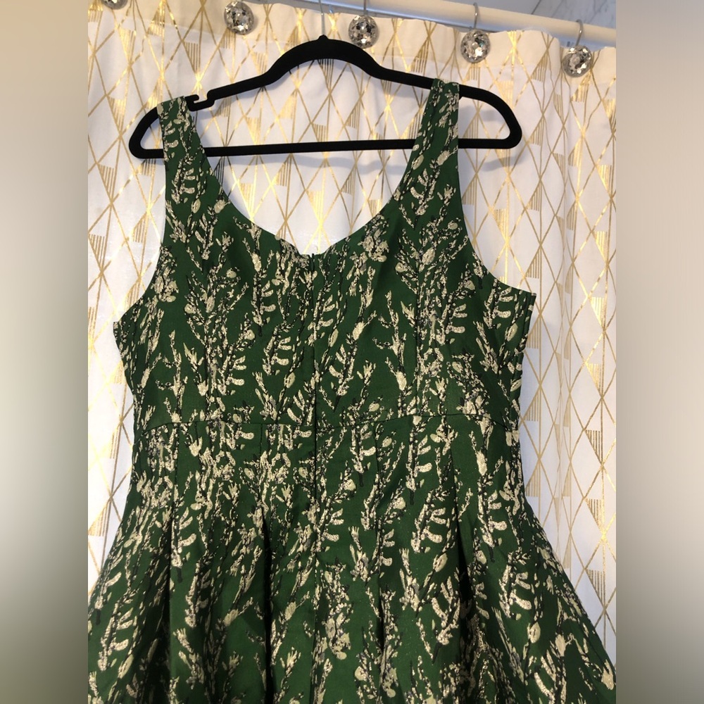 NWT Rihoas green embroidered large pleat midi dress - size Large - Picture 5 of 8